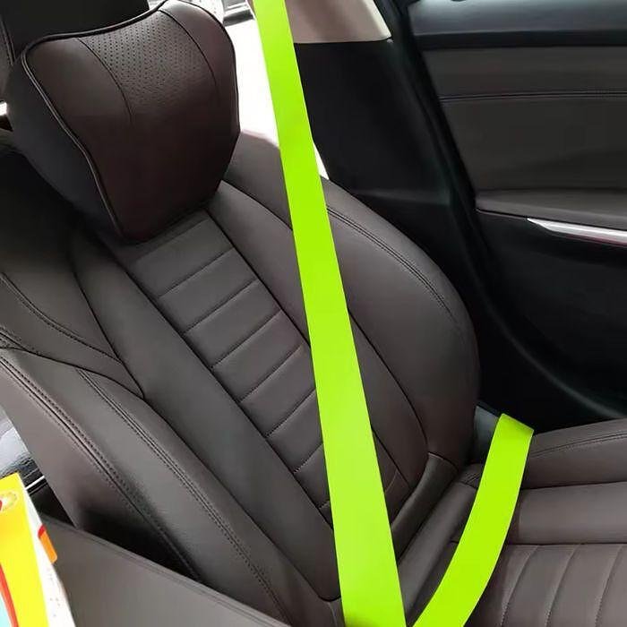 Curea pentru centura de siguranță a autovehiculului