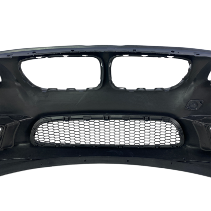 Предна броня за BMW F10 / F11 (2010-2014) - M5 дизайн с отвори за парктроник и отвори за халогени