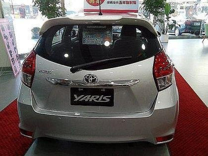 Spoiler eleron pentru Toyota Yaris (2019+) - negru lucios