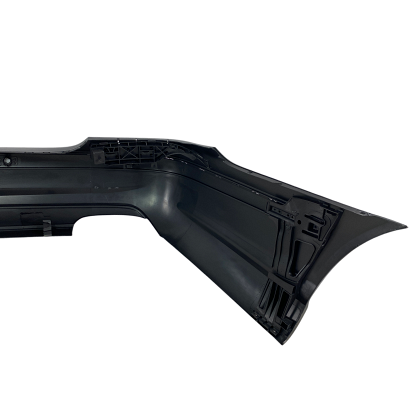 Bară spate tuning pentru Mercedes W211 E-Class (2002-2009) - Design AMG cu orificii pentru senzori de parcare