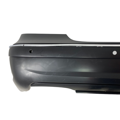 Bară spate tuning pentru Mercedes W211 E-Class (2002-2009) - Design AMG cu orificii pentru senzori de parcare