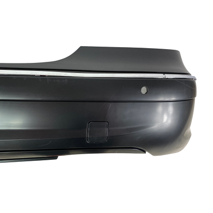 Bară spate tuning pentru Mercedes W211 E-Class (2002-2009) - Design AMG cu orificii pentru senzori de parcare