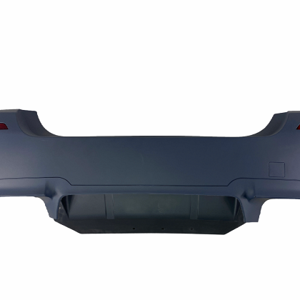 Bara spate pentru BMW F10 (2010-2017) - design M5 cu orificii pentru senzori de parcare